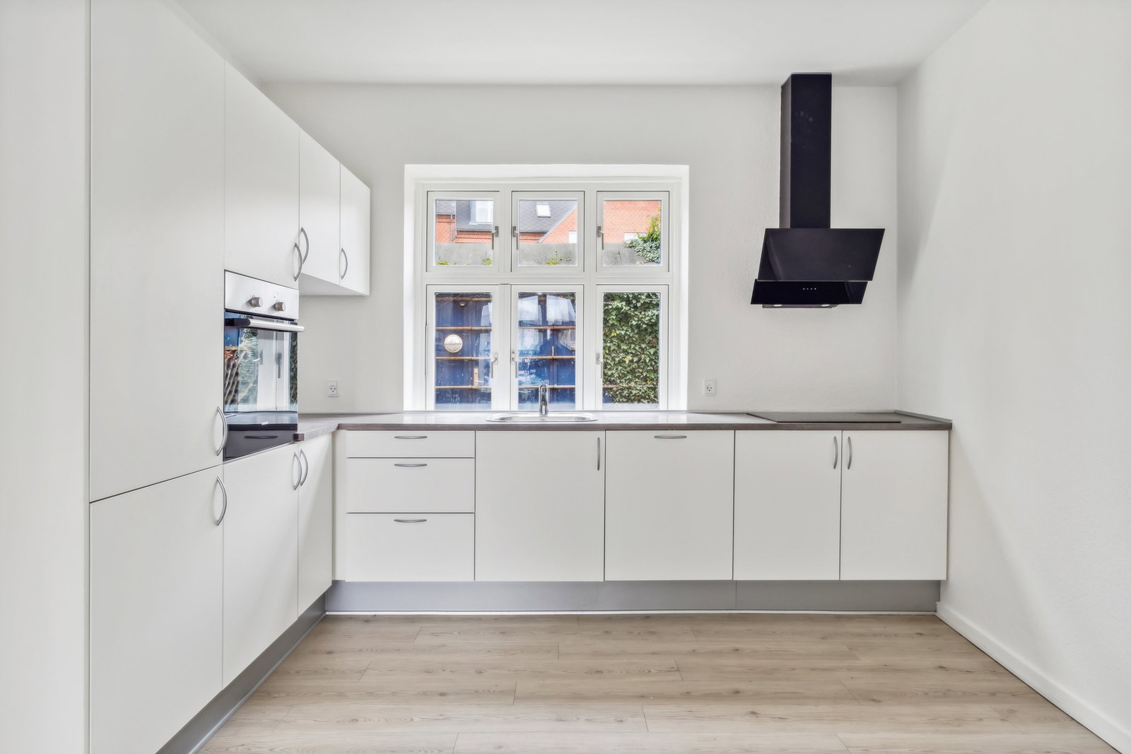 apartment 4-room apartment of 90 m² with access to a courtyard