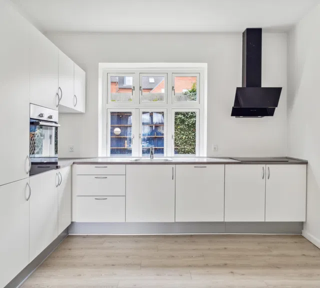 apartment 4-room apartment of 90 m² with access to a courtyard