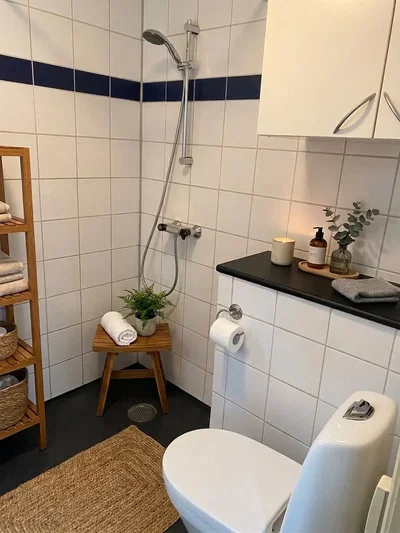 Lys lejlighed med klassiske detaljer og funktionelt køkken med opvaskemaskine. - Fabersvej, Randers C - 3