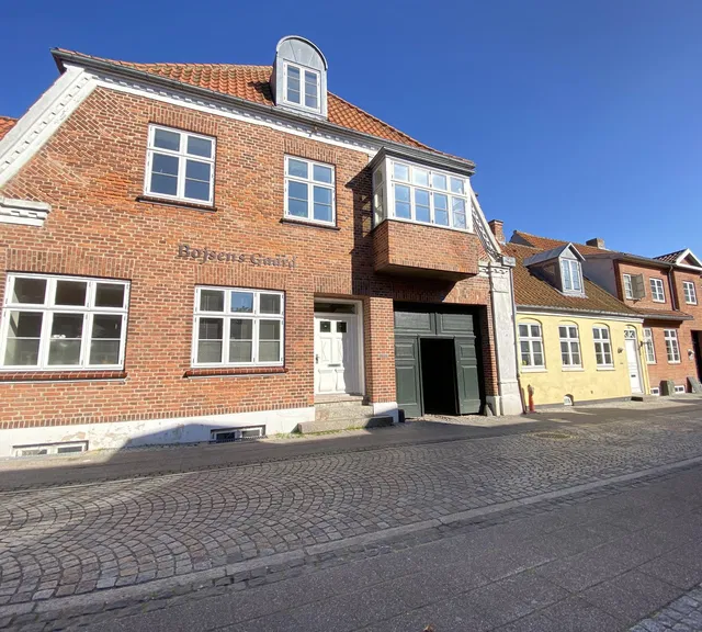 apartment Centrally Located 2-Room Apartment of 91 m²