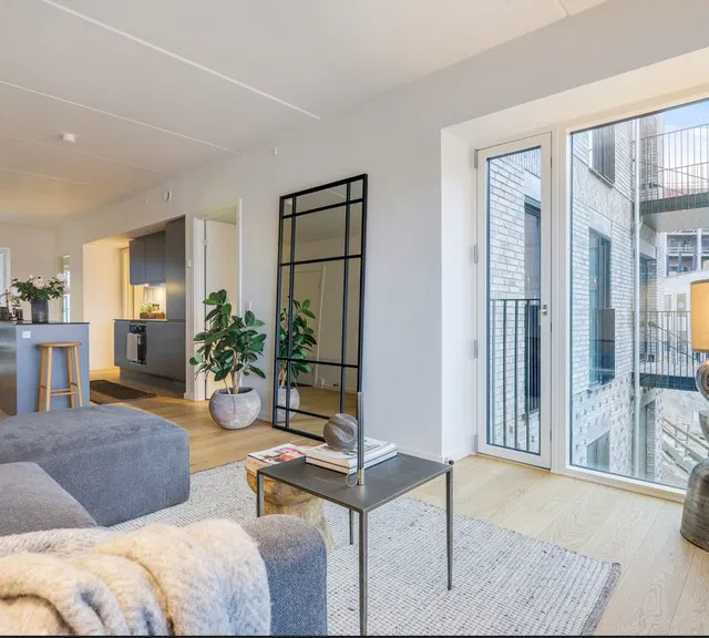 apartment Lys 4-værelses lejlighed med halvrund terrasse