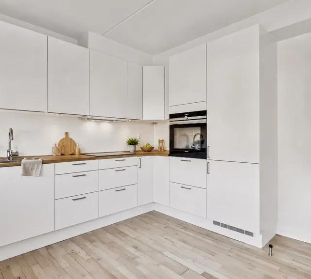 apartment 2-værelses med altan, elevator og 300 m til indkøb