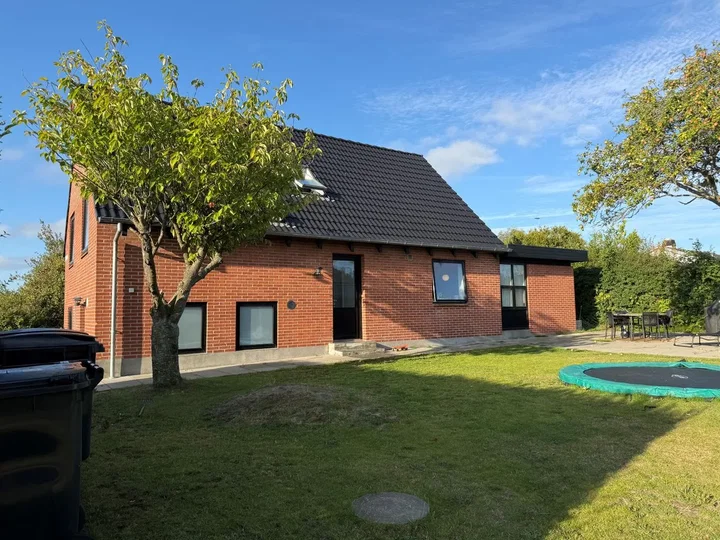 Rummelig 1½-plans villa på 121 m² med god plads - Kong Christians Alle, Frederikshavn - 0