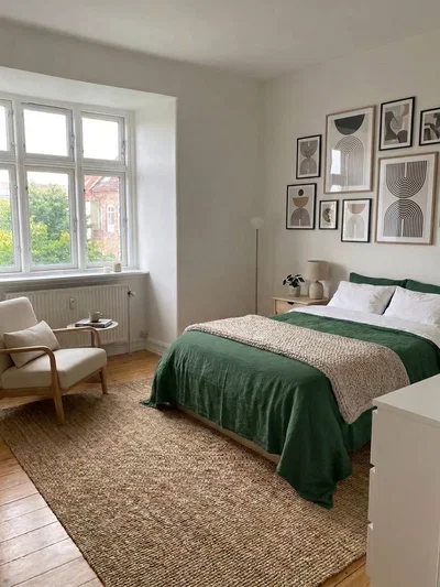 Lys og indbydende lejlighed med stukdetaljer, plankegulve og charmerende køkken med ovenlysvindue. - Bredstrupsgade, Randers C - 2