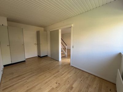 Lys 4-værelses lejlighed i to plan med altan - Falen, Odense C - 4
