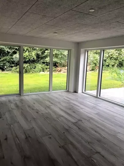 apartment Luksuriøst rækkehus i ét plan med egen terrasse, have og parkering – 118 m2