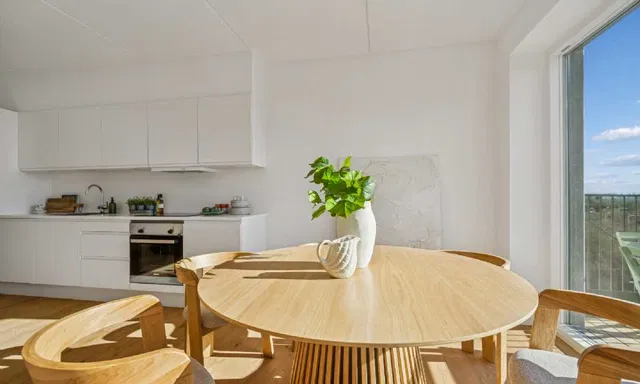 apartment Bright modern 4-room apartment with balcony