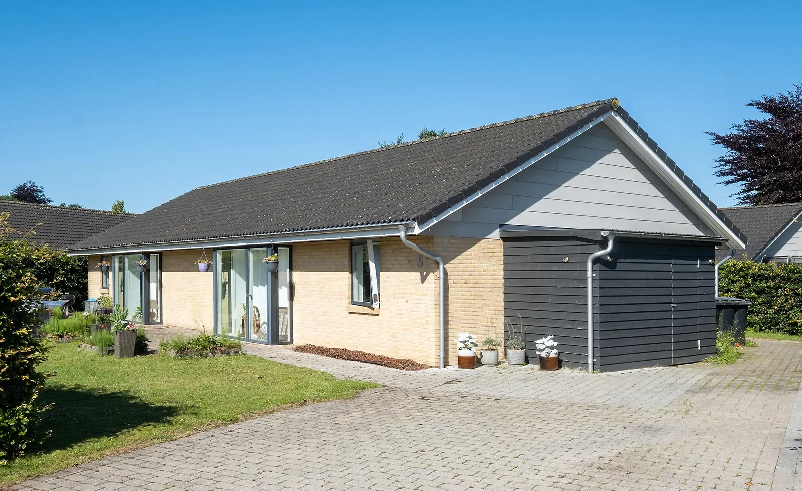 house 6-værelses parcelhus på 164 m² med have