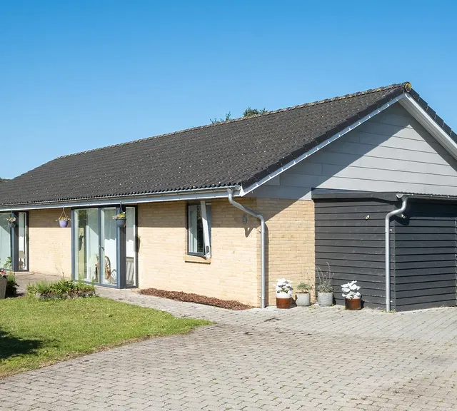 house 6-værelses parcelhus på 164 m² med have