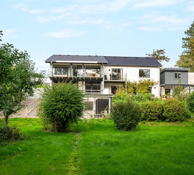 house Rummeligt hus med stor have i Højbjerg