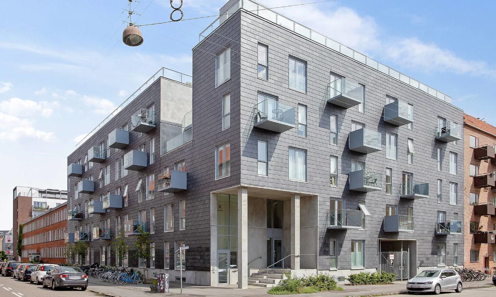 Large and functional 1-room home with a courtyard-facing balcony. – photo 10