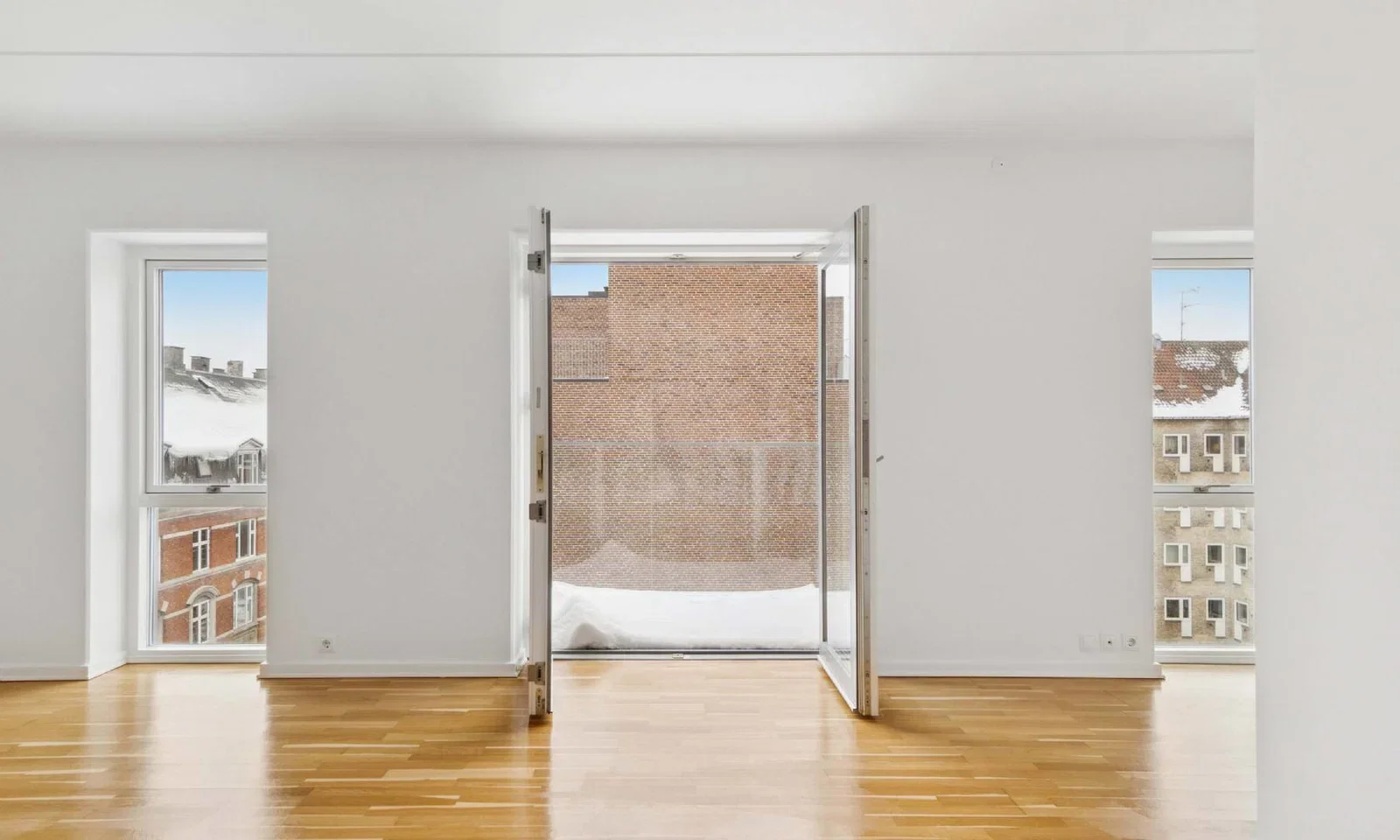 Large and functional 1-room home with a courtyard-facing balcony. – photo 6