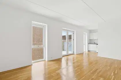Large and functional 1-room home with a courtyard-facing balcony. – photo 5
