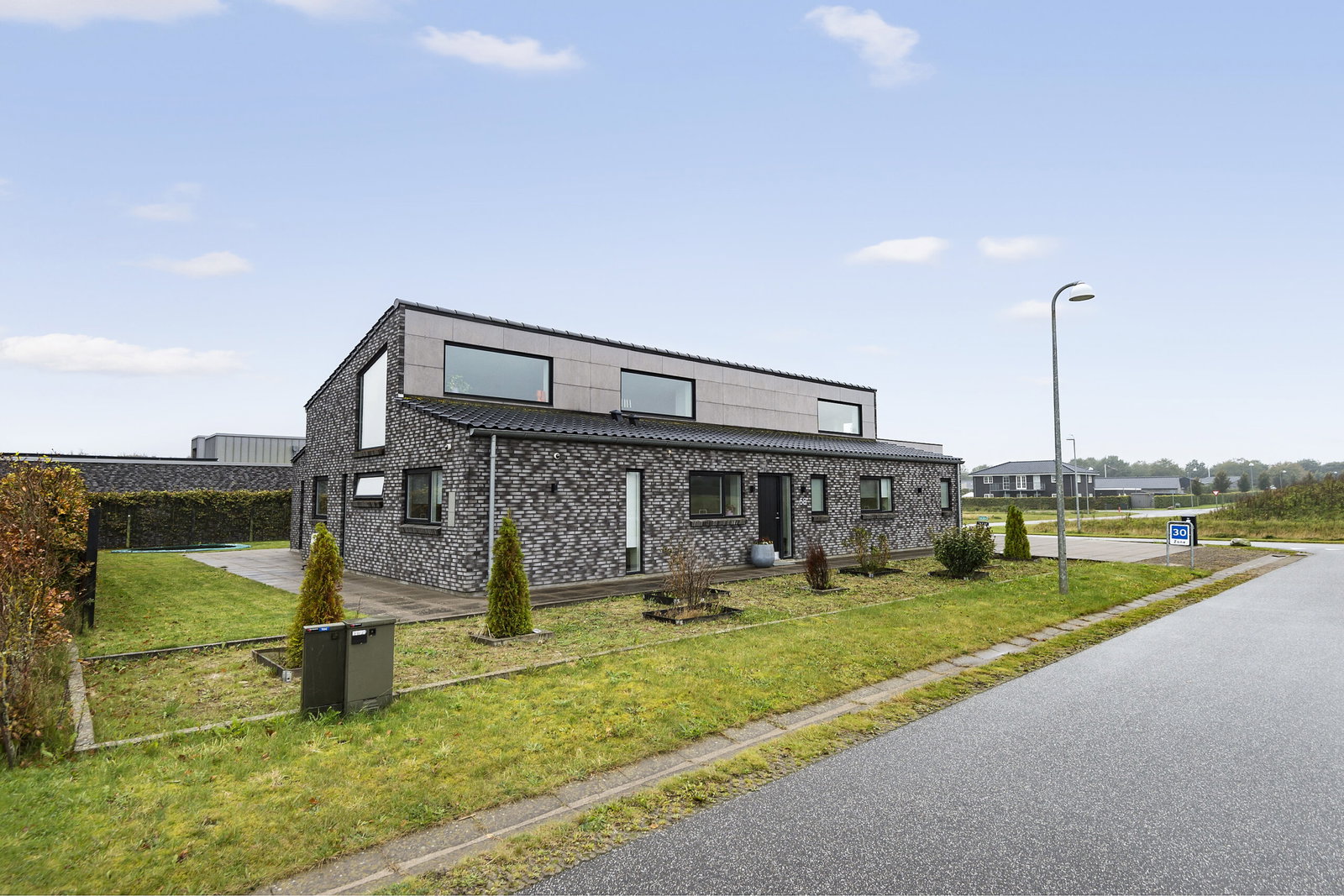 house 235 m² Family Home with 4 Bedrooms in Esbjerg V