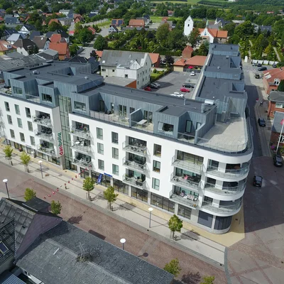 Lys 2-værelses lejlighed med altan i Aars - Kirkegade, Aars - 1