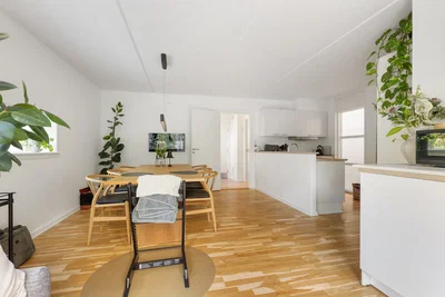 Rummelig 4-værelses i flere plan med tagterrasse, privat have og to badeværelser – 140 m2 i grønne omgivelser - Farøvej, Kolding - 3