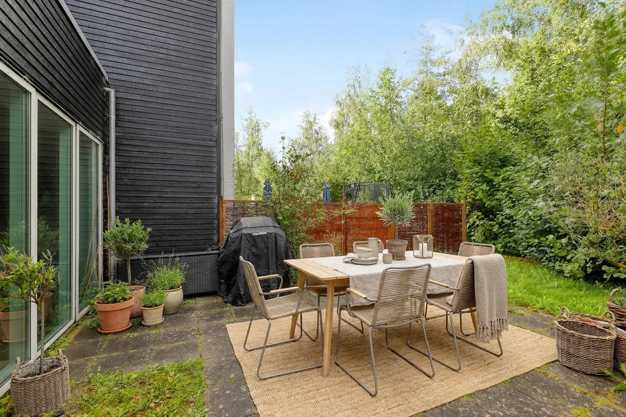 apartment Rummelig 4-værelses i flere plan med tagterrasse, privat have og to badeværelser – 140 m2 i grønne omgivelser