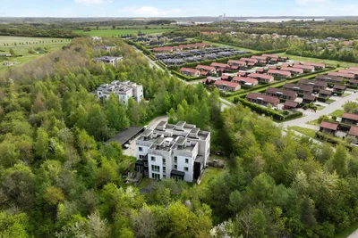 Rummelig 4-værelses i flere plan med tagterrasse, privat have og to badeværelser – 140 m2 i grønne omgivelser - Farøvej, Kolding - 2