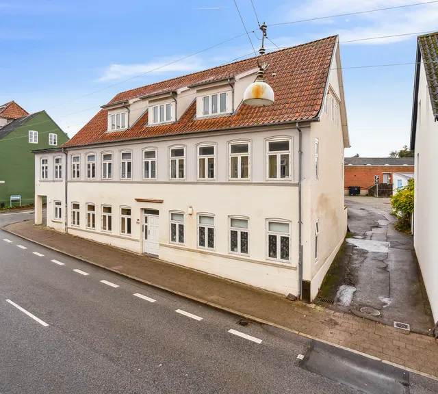 apartment Lys lejlighed med central placering