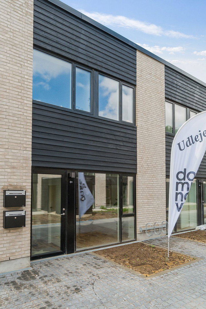 Rummeligt rækkehus i to plan med terrasse - Lykkens Minde, Søborg - 0