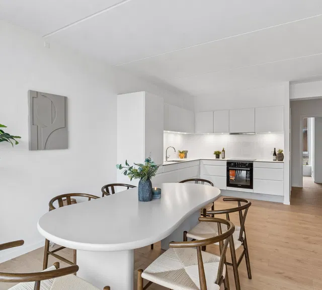 apartment Lys 2-værelses bolig på 1. sal med altan og 75 m²