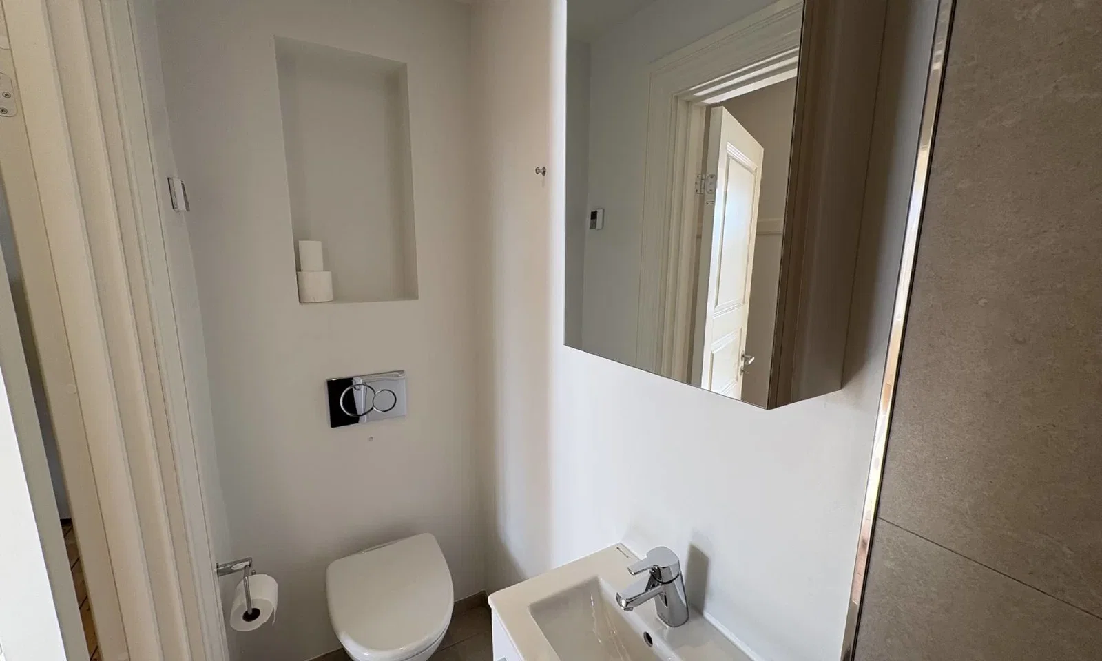 apartment CHARMERENDE 3-VÆRELSES MED STUK OG SMUKKE STUER EN SUITE