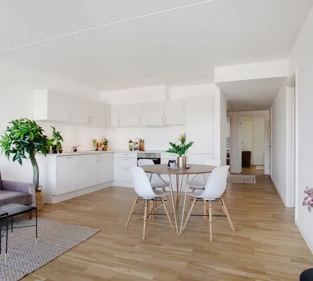 apartment Rummelig 2-værelses bolig med terrasse og altan