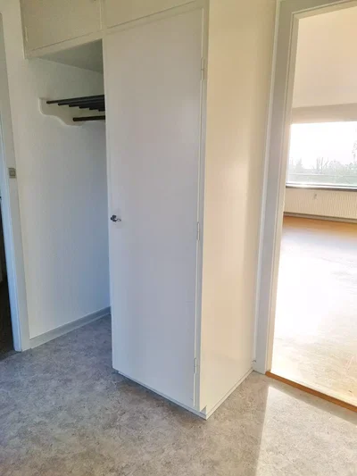 Budgetvenlig stor 2-værelses på 71 m2 med elevator, parkering og stor altan med grøn udsigt - Thrigesvej, Haderslev - 2