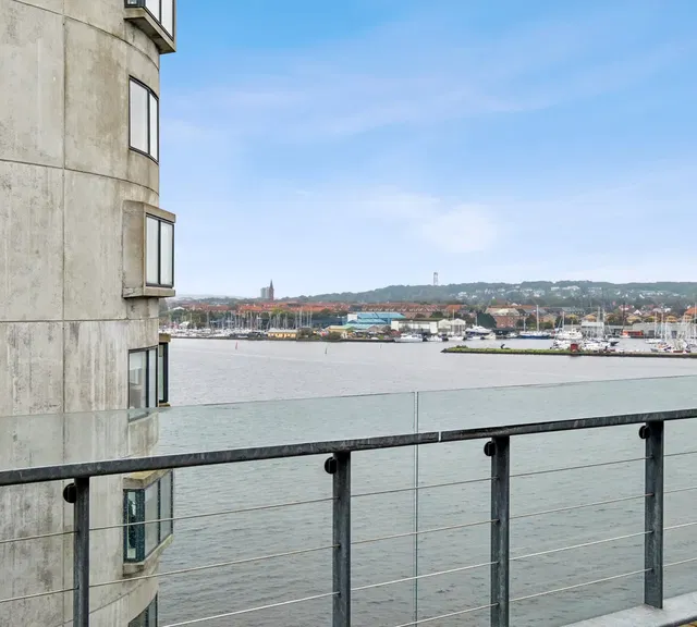 room Attraktiv studiebolig med fællesfaciliteter og vandudsigt nær Aalborg
