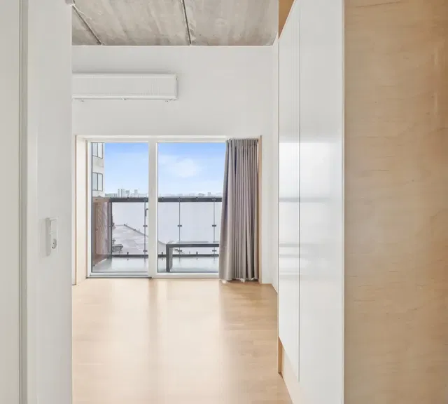 room Attraktiv studiebolig med fællesfaciliteter og vandudsigt nær Aalborg