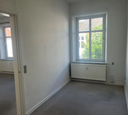 apartment Rummelig lejlighed med tre soveværelser i Nykøbing F