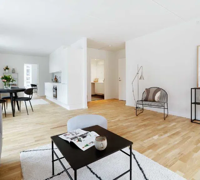 apartment Rummelig 4-vær lejlighed med altan. God udsigt! Flotte materialer. Mulighed for p plads ved ejendommen