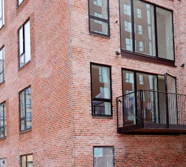 apartment Stor lys 3 værelses med altan. God udsigt! Tæt på indkøb og offentlig transport
