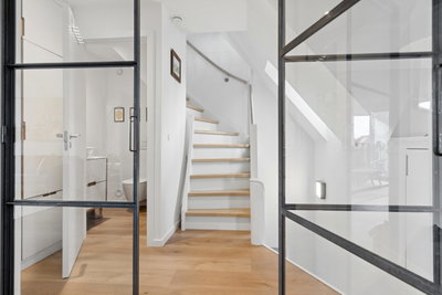 Lys villalejlighed med loft til kip og solrig terrasse - Rentemestervej, København NV - 2
