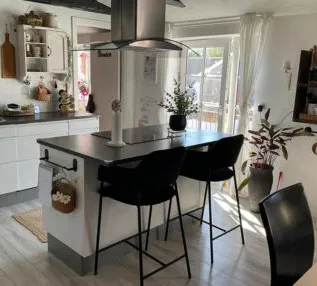 apartment Stor, modern 4-værelses lejlighed med altan i Nibe