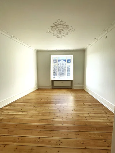 Femværelses lejlighed med historiske detaljer på Nørrebro - Nørrebrogade, København N - 1