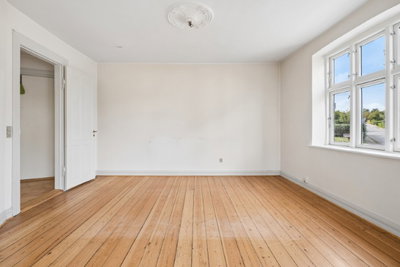 Bright 2-Room Apartment with Classic Details and a Great Location - Bøsbrovej, Randers SV - 3