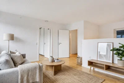 Lys og indflytningsklar 2-værelses på 68 m2 med åbent køkken, elevator og fransk altan - Banegårdspladsen, Herning - 2