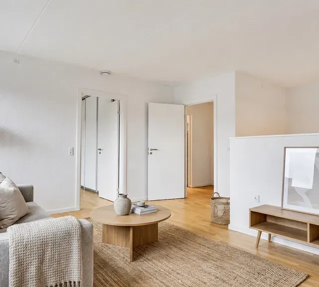 apartment Lys og indflytningsklar 2-værelses på 68 m2 med åbent køkken, elevator og fransk altan