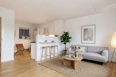 Lys og indflytningsklar 2-værelses på 68 m2 med åbent køkken, elevator og fransk altan - Banegårdspladsen, Herning - 1