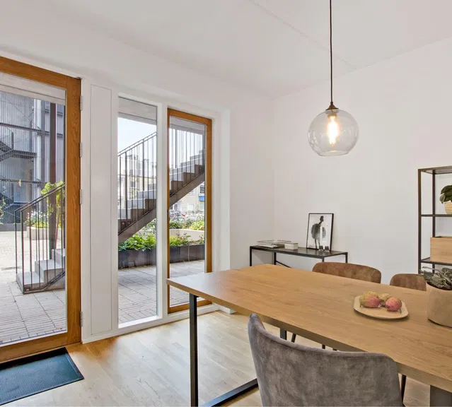 apartment Lys 2-værelses lejlighed med fransk altan og udsigt