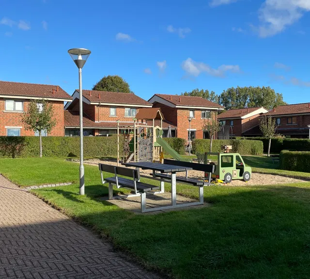 townhouse Rummeligt rækkehus med have i Aars