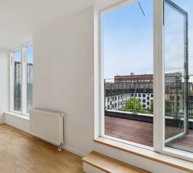 apartment Lovely studio apartment with a large private rooftop terrace!