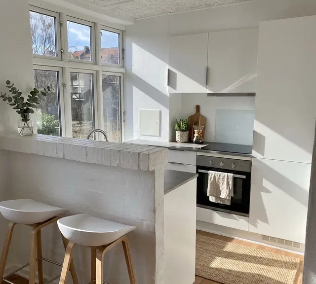 apartment Lys 2-værelses på 49 m2 med stor gårdhave, beliggende tæt på volden i mindre ejendom med kun to lejemål.