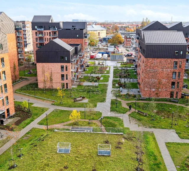 apartment Høj og rummelig bolig med altan