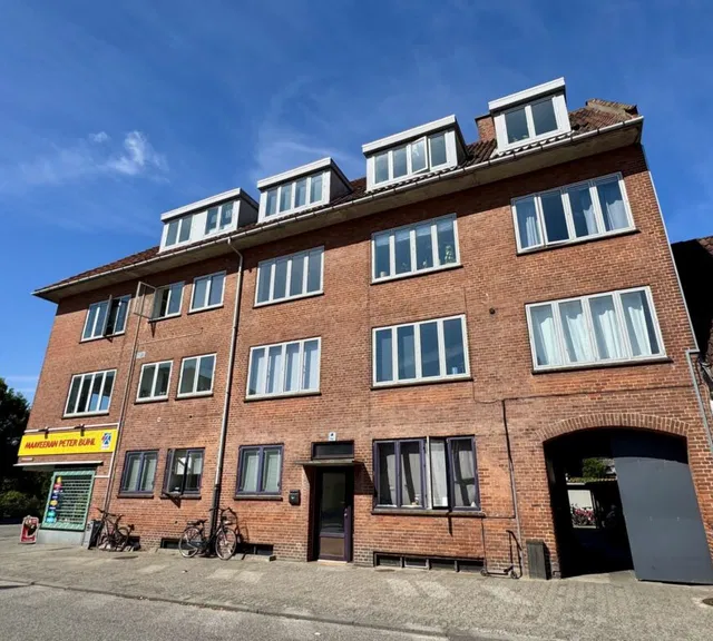 apartment Rummelig 4-værelses lejlighed tæt på strand og by