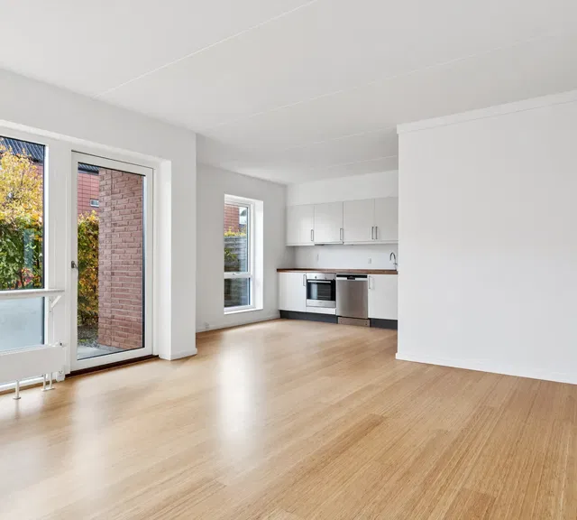 apartment Lys 2-værelses lejlighed med altan i Solrød Strand