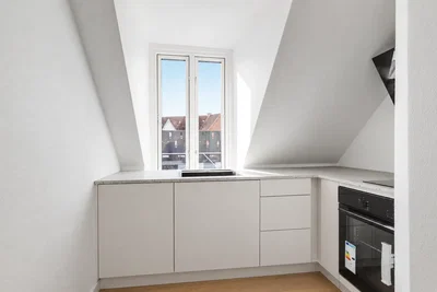 Lys og nyistandsat 2-værelses med kvistvinduer og skrå vægge – 44 m2 - Kalkbrænderivej, Horsens - 1