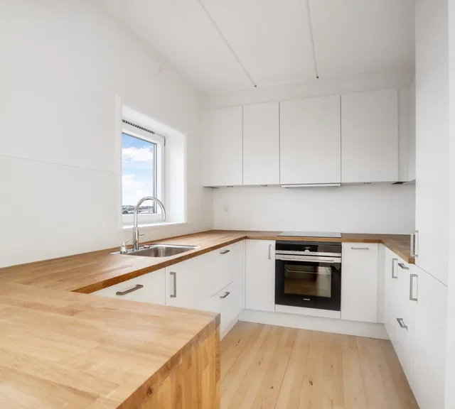 apartment Newly renovated 2-room apartment with balcony and high-quality kitchen