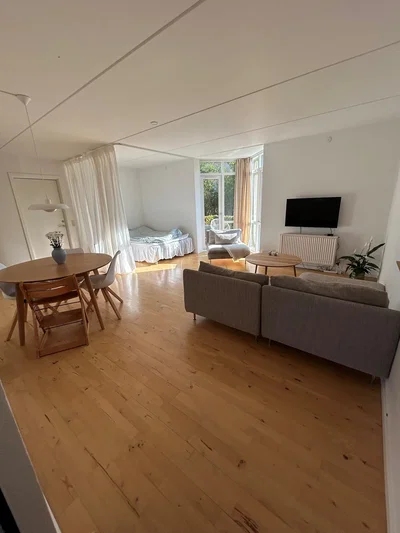 Lys 3-værelses i stueplan med terrasse, nye 3-lags vinduer og parkering – indflytning 1. november - Myrdalstræde, Aalborg Øst - 1